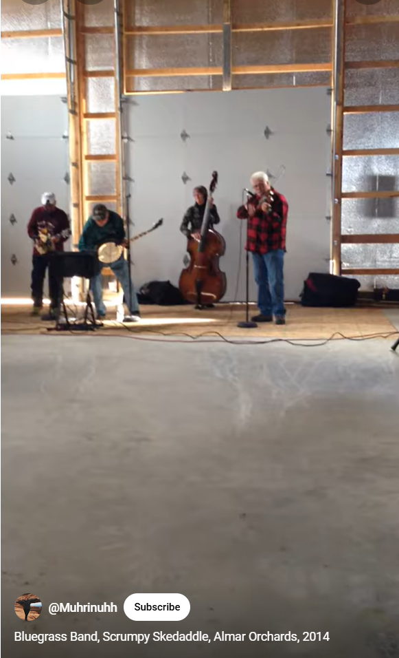 BLUEGRASS BAND PLAYS AT THE SCRUMPY SKEDADDLE AT ALMAR ORCHARDS 1014